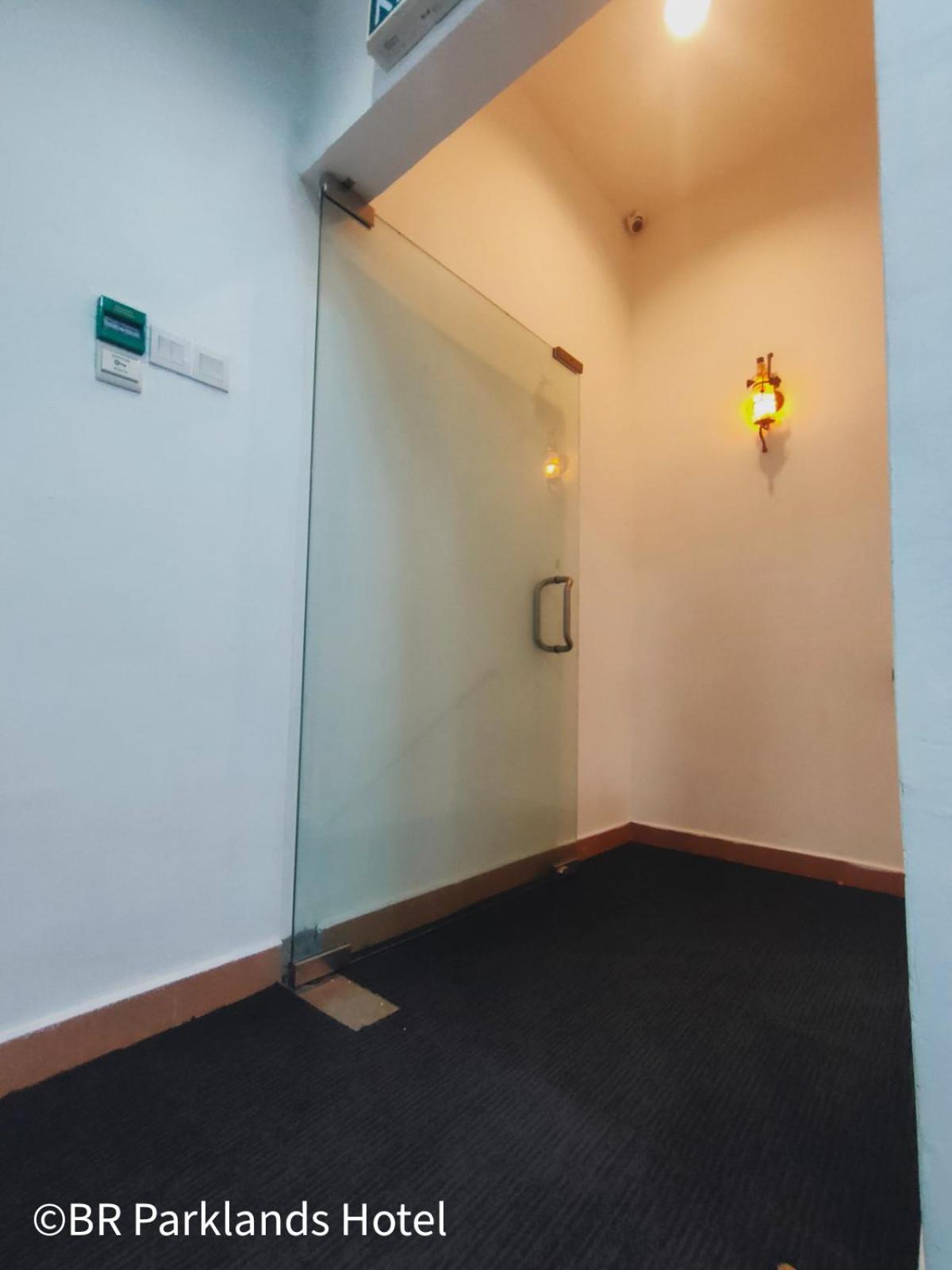 Br Parklands Hotel Klang Eksteriør billede